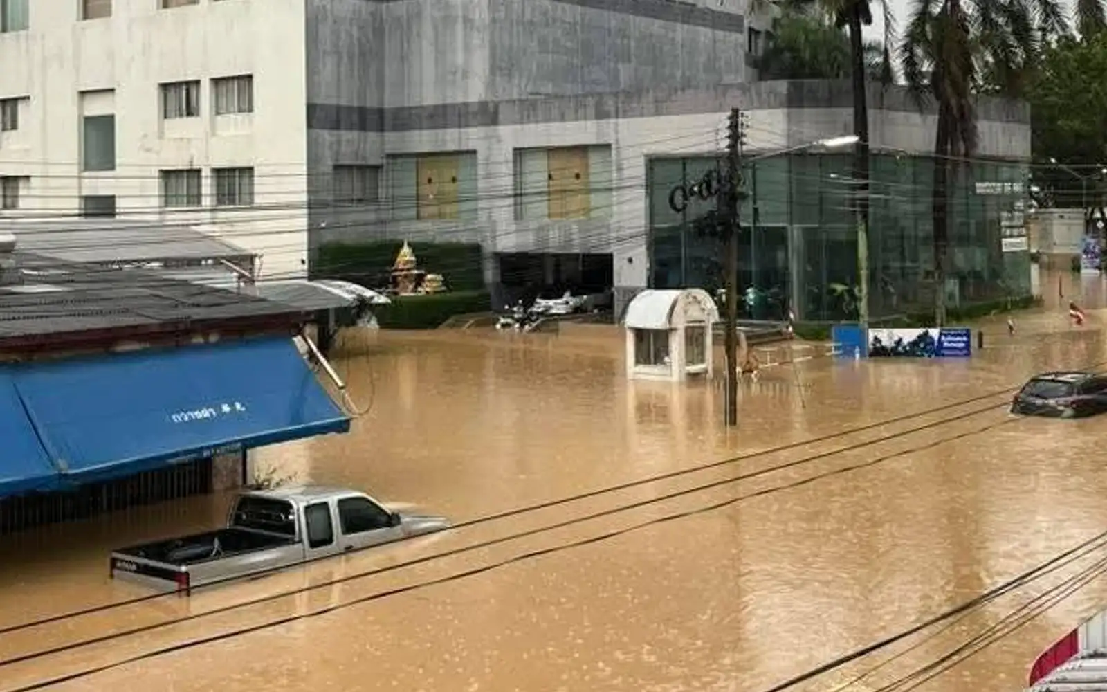 Street scene of Hat Yai floods, November 2025